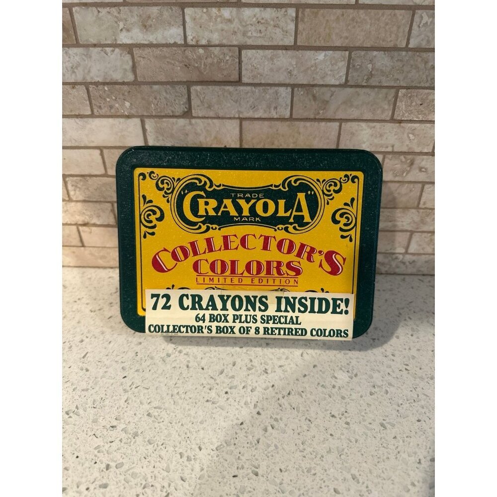 Vintage Crayola Tin with‎ 72 Crayons